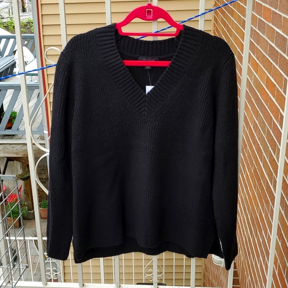 NWT Ann Taylor Black V-Neck Ribbed Sweater - Picture 2 of 5